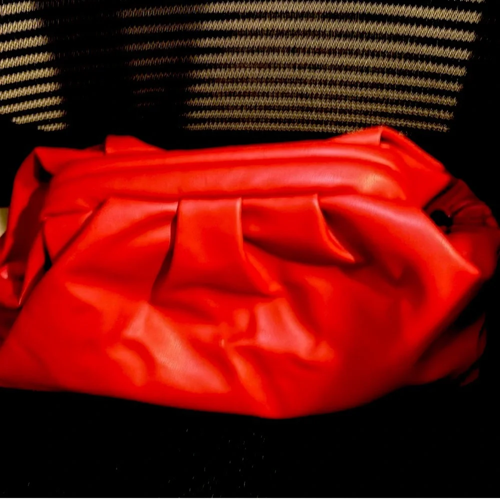 BADGLEY MISCHKA Clutch w/Chain, NWT